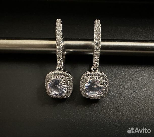 Шикарные серьги с цирконами