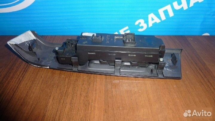 Пульт стеклоподъемника передний правый Mazda Mpv