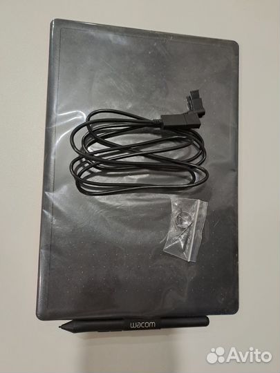 Графический планшет Wacom One Medium