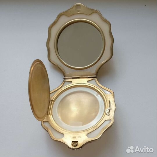 Пудреница Ракушка серебро 875