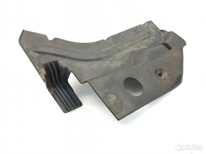 Пыльник двигателя левый Chevrolet Cruze седан 1.8