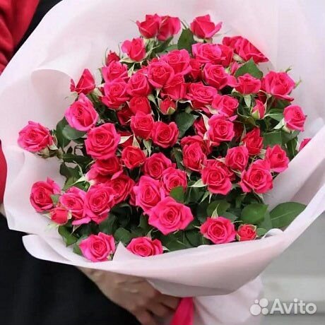 Букеты и Композиции из Малиновой Кустовой Розы