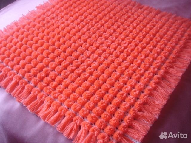 Плед из помпонов