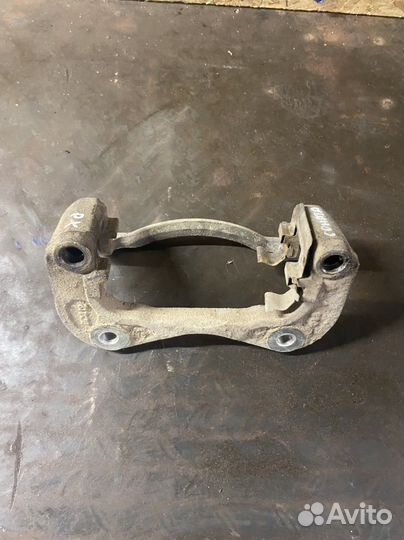 Скоба суппорта hyundai sonata 5 elantra 3 xd