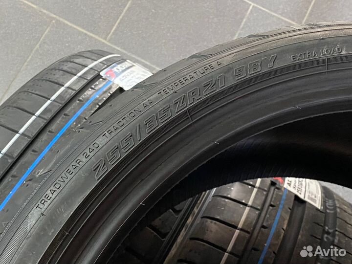 Yokohama Advan Sport V107F 255/35 R21 98Y