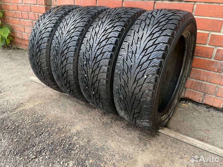 Nokian Tyres Hakkapeliitta R2 215/55 R17
