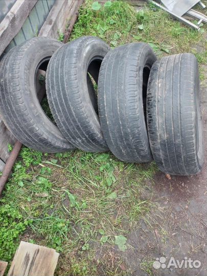 Michelin Latitude Tour HP 215/65 R16