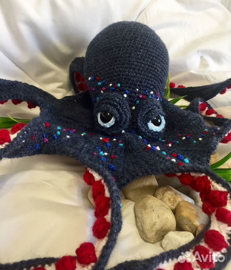 Вязаный Осьминог Клод, игрушка ручной работы