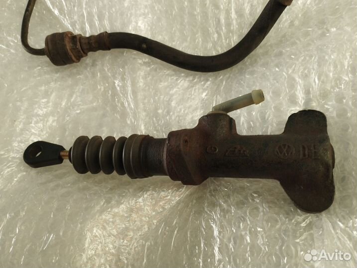 Главный цилиндр сцепления VW Passat B3, B4