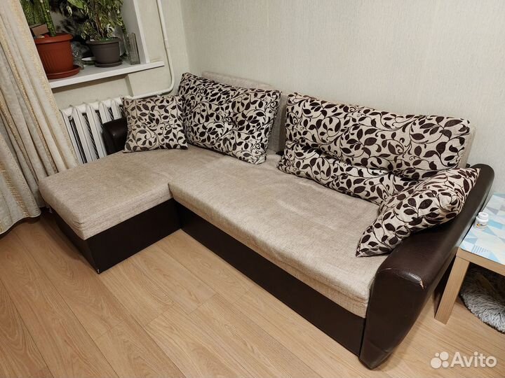 Угловой диван еврокнижка