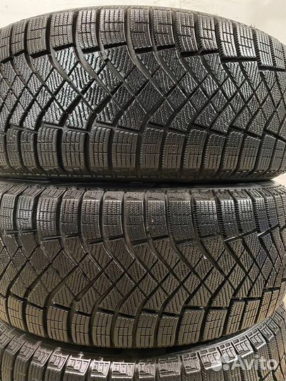 Pirelli Ice Zero FR 215/50 R17