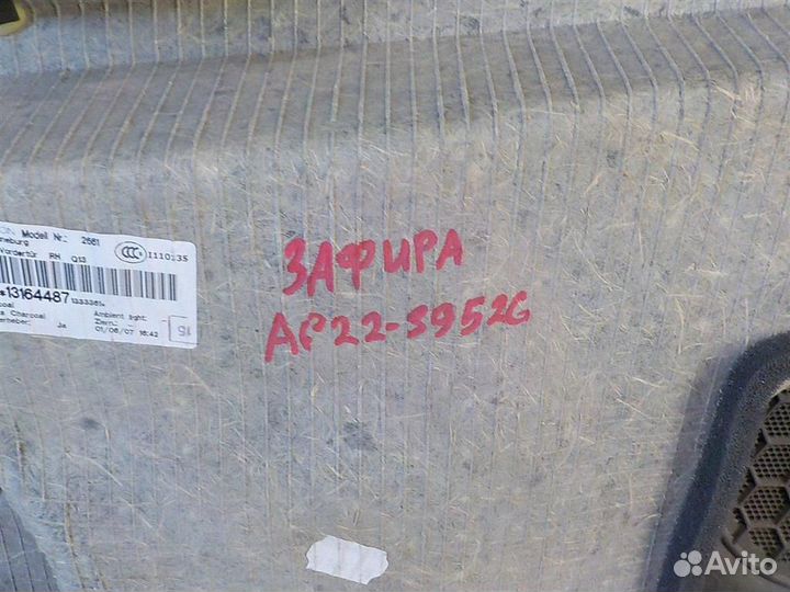 Обшивка двери передней правой Opel Zafira B 2005