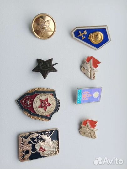 Монеты и значки