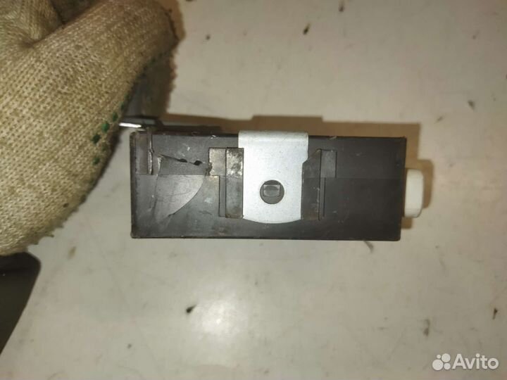 Блок управления центральным замком Toyota Avensis