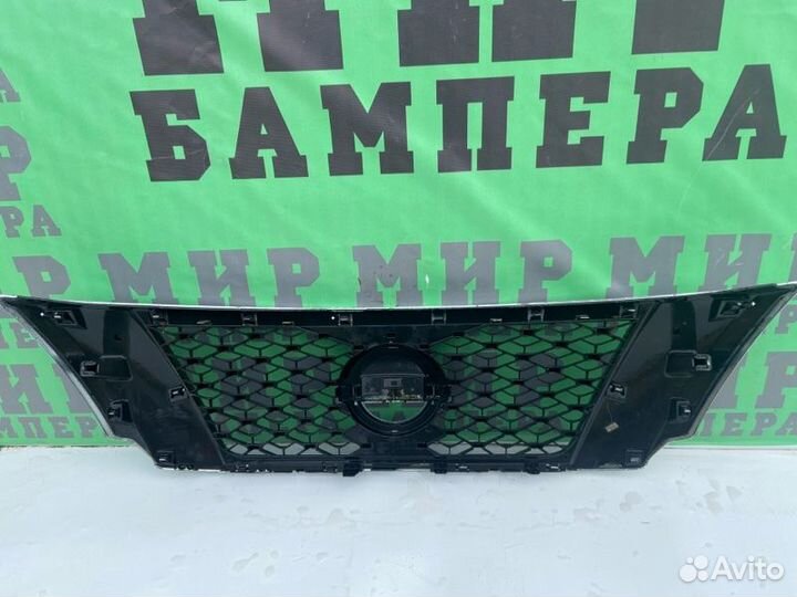 Решетка радиатора с камерой передняя Nissan