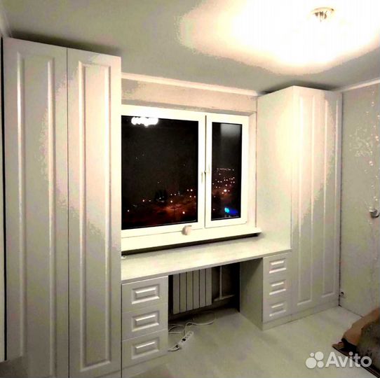 Рабочая зона в углу у окна