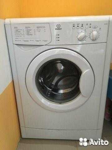 Узкая Стиральная машина Индезит. 5кг