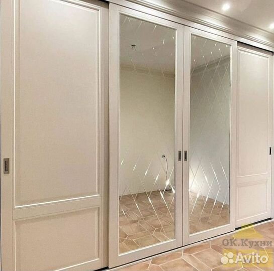 Дверный шкаф