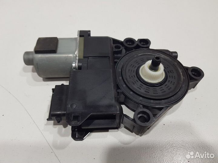 Моторчик стеклоподъемника задний левый