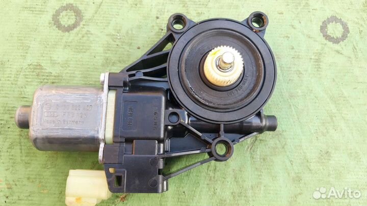 Моторчик стеклоподъемника передний Форд Фиеста