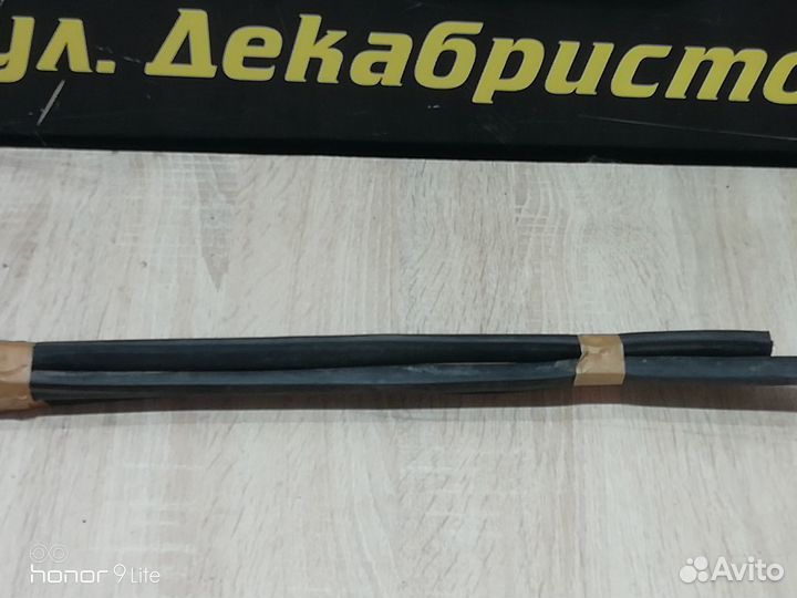 Уплотнитель капота Renaulт Lоgan 1