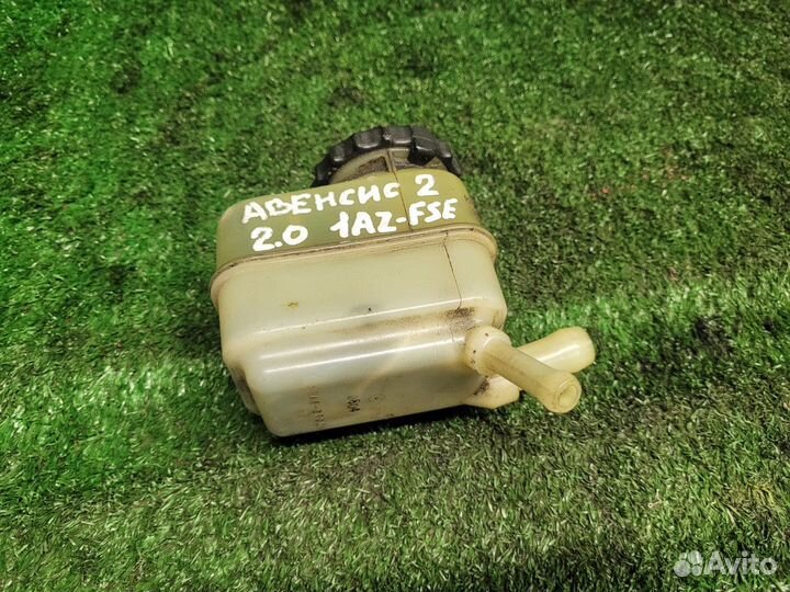 Бачок гур Toyota Avensis 2