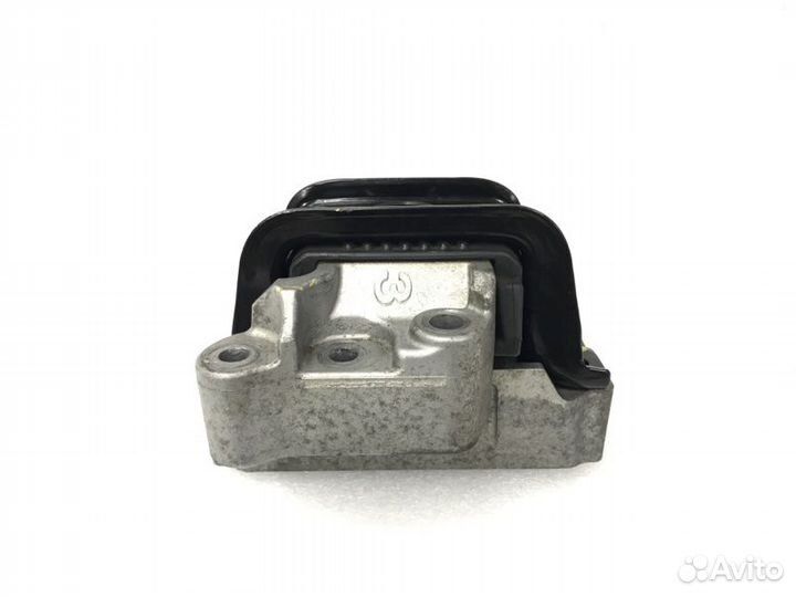 Опора двигателя передняя правая Mitsubishi