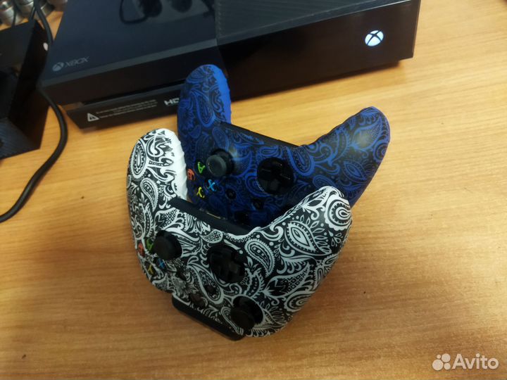 Xbox one 500gb. 2 геймпада. Подписка до 01.11.2023