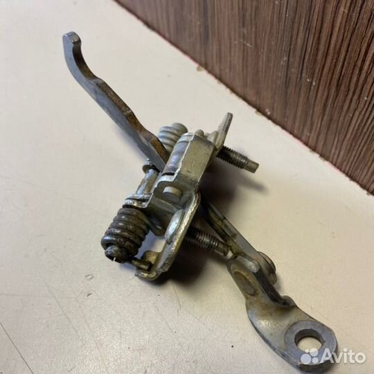 Ограничитель двери задний левый Renault Logan