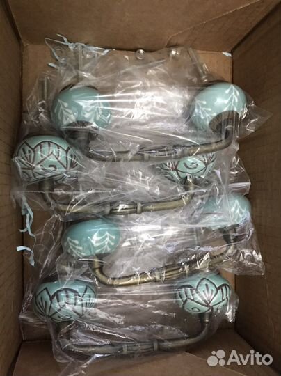 Дверные мебельные ручки