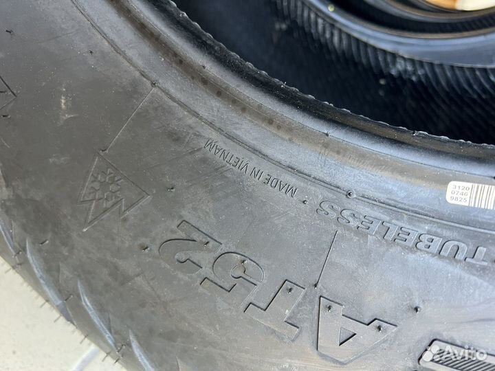 Kumho Road Venture AT52 315/70 R17