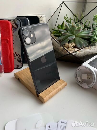 Телефон iPhone 11 Black на 64gb