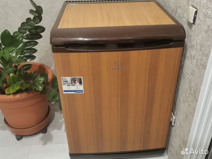 Холодильник indesit