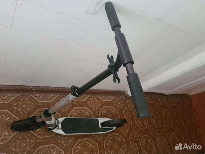 Самокат для взрослых и подростков нагрузка 200 кг