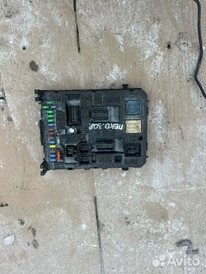 Блок предохранителей салона Peugeot 308