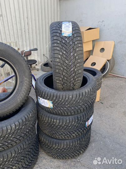 Nokian Tyres Hakkapeliitta 10p SUV 265/55 R20 113T