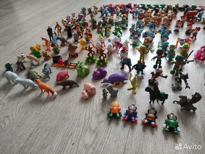 Игрушки из киндер сюрприза разные, все разом