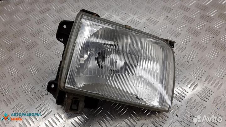 Фара правая Nissan Navara D22 2001 260103S200