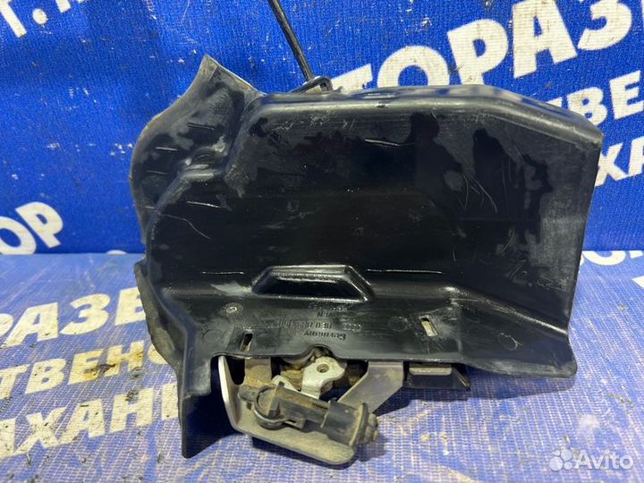 Задний правый замок двери Audi A4B6 седан 2003