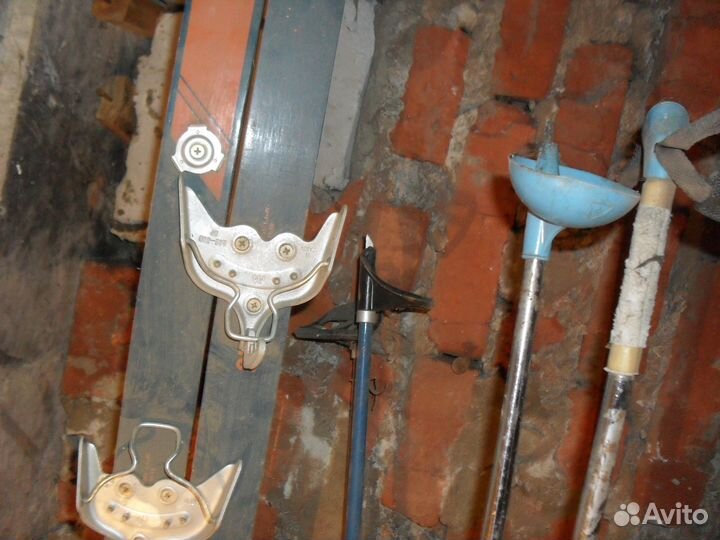 Лыжные палки, лыжи