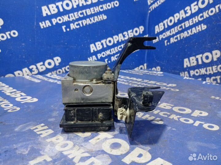 Блок abs Renault Logan 1 седан K7MF710 2012