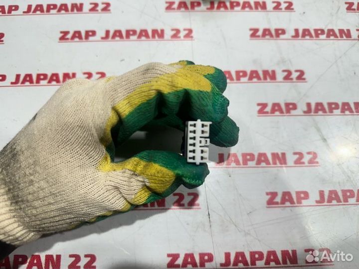 Блок реле Mitsubishi L200 K74T 4D56 2002