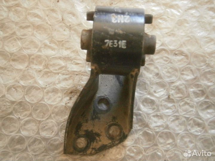 Опора двигателя левая кпп Киа Спектра Kia Spectra