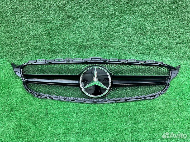 Решетка радиатора Mercedes W205 AMG 6.3