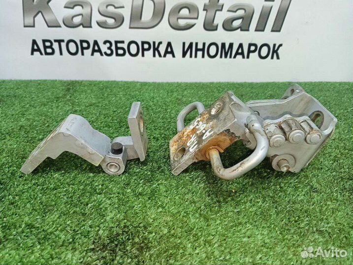 Петли передней правой двери Audi A6 C5