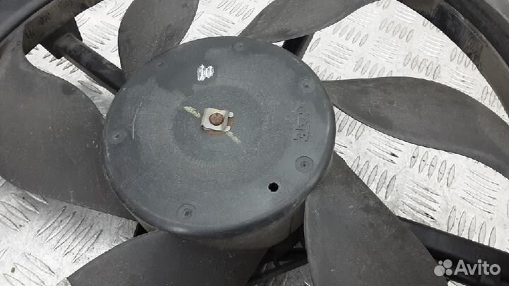 Вентилятор радиатора Mitsubishi Carisma