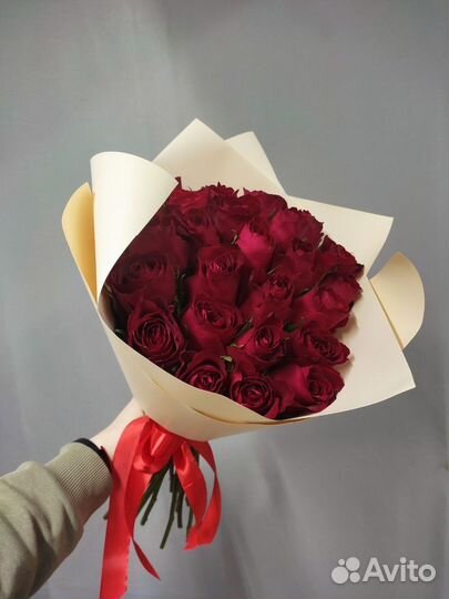 Букет из 25 красных роз 40 см