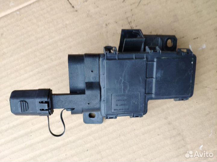 Крышка вывода плюса аккумулятора BMW 7' E65