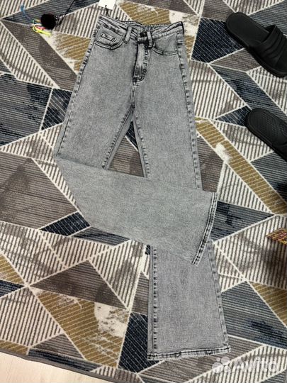 Джинсы новые клеш