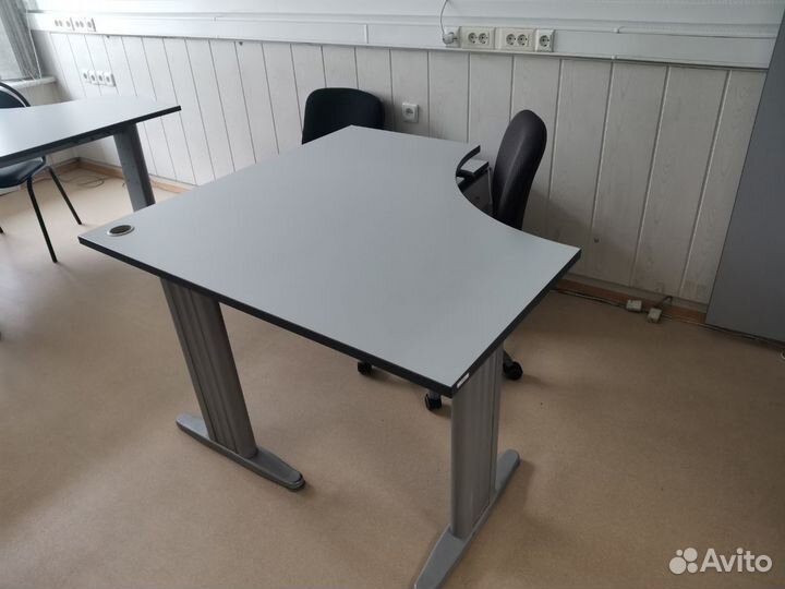 Стол угловой